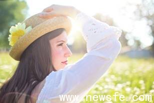 pretty-woman-1509959_960_720.jpg